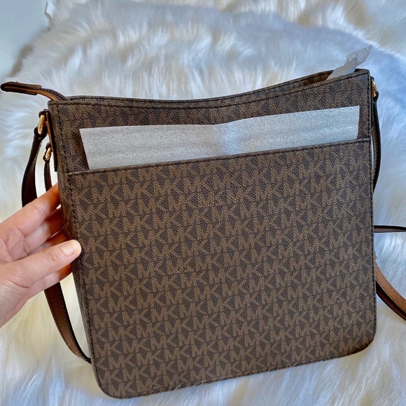 MICHAEL KORS LARGE MESSENGER CROSSBODY - Picture 5 of 8